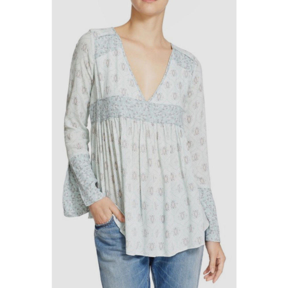 Free People Free People Ob526904 Rolling Hills Print Bell Sleeve Tunic Blouse In Green Free People Free People Ob526904 Rolling Hills Print Bell Sleeve Tunic Blouse In Green