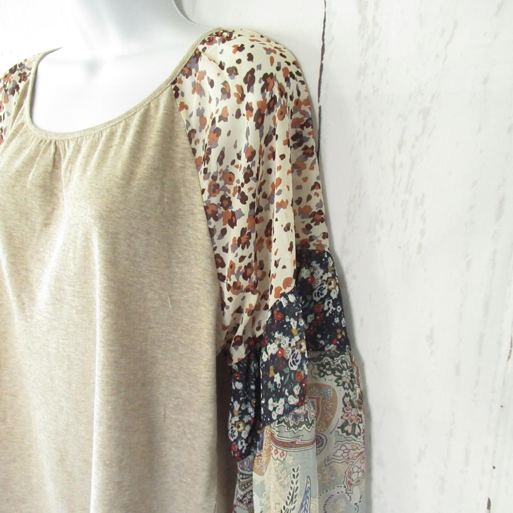 New Umgee Top 1x Oatmeal Beige Ruffle Bell Sleeve Floral Boho