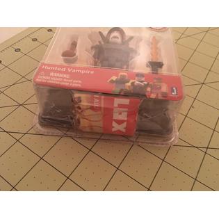 New Roblox Hunted Vampire Figure Pack Nip