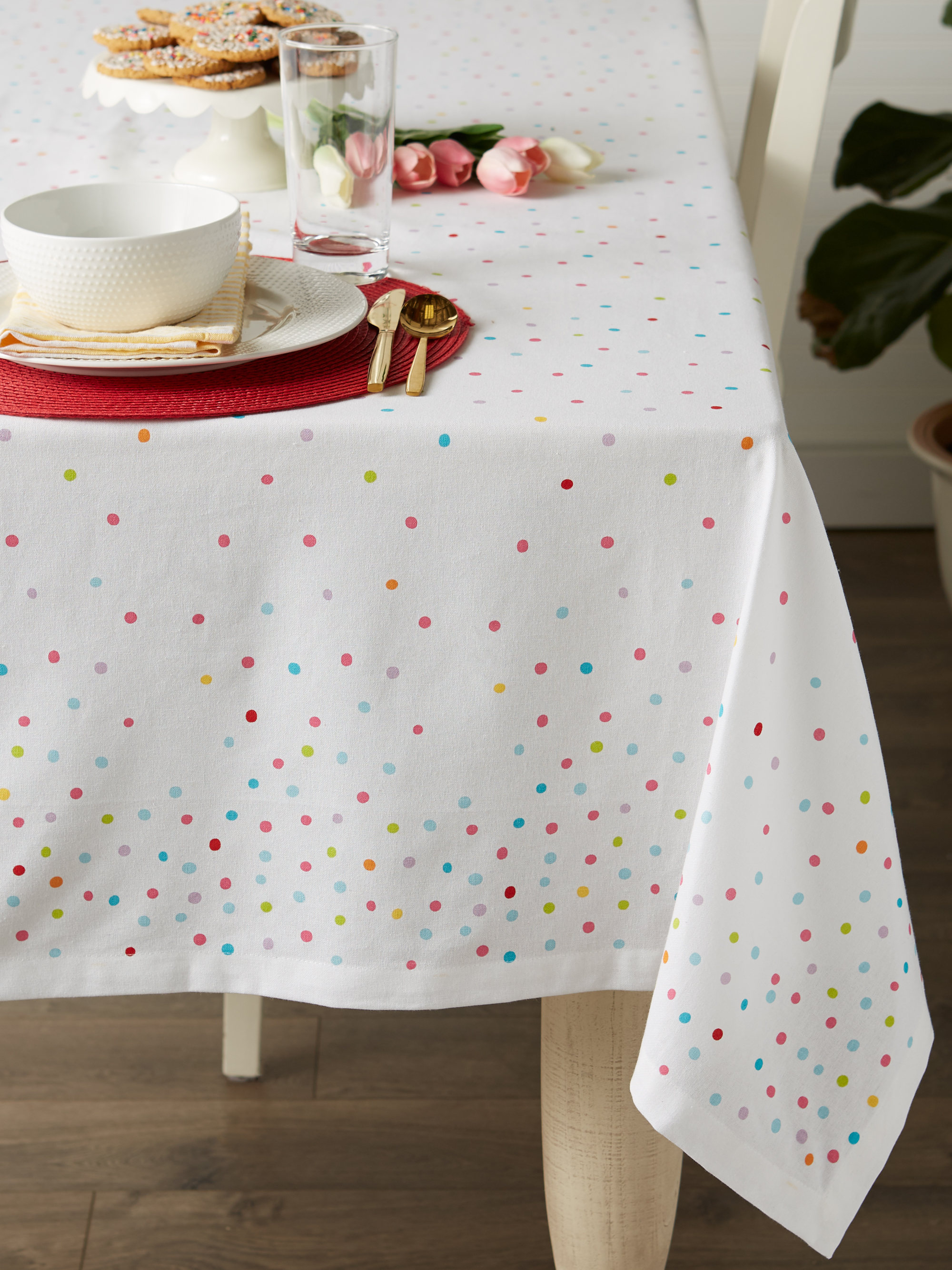 DII Confetti Toss Printed Tablecloth 70 Round