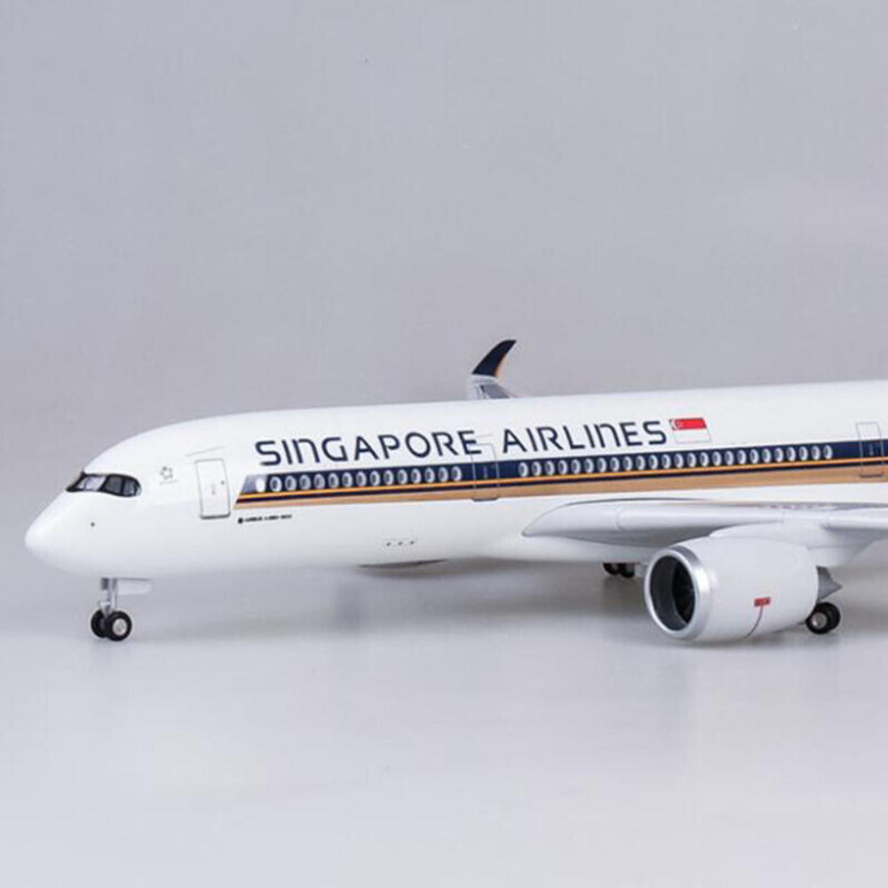 Great Choice Products 1/142 Singapore Airlines Led Light Plane Airplane Model Passenger Aircraft