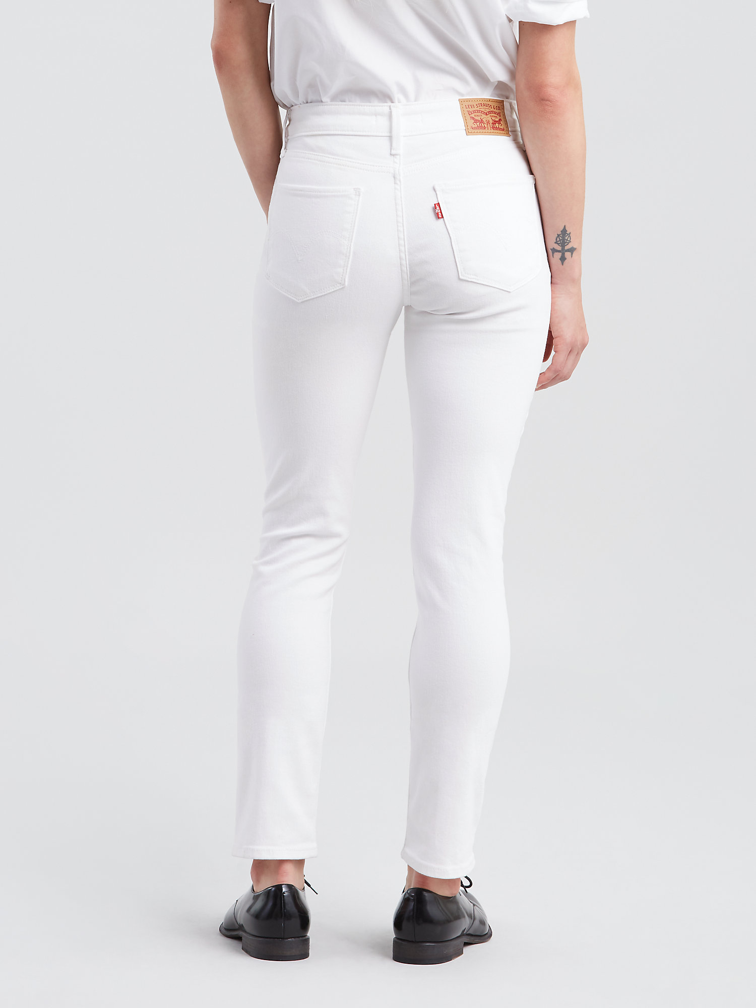 Levi's Women's Classic Modern Mid Rise Skinny Jeans White Size 14