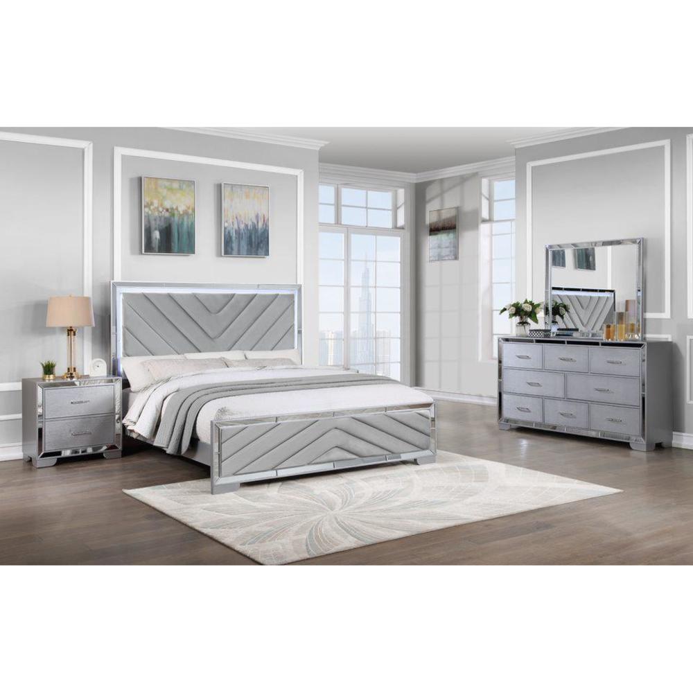 Reve & Belle 4pc Mirrored Trim  King Bedroom Set with LED Lights, Silver