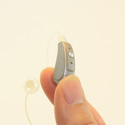 Silhouette 820 Open-fit BTE Hearing Aid a true digital hearing aid in 6-channel 12-band 4 preset programs push button control