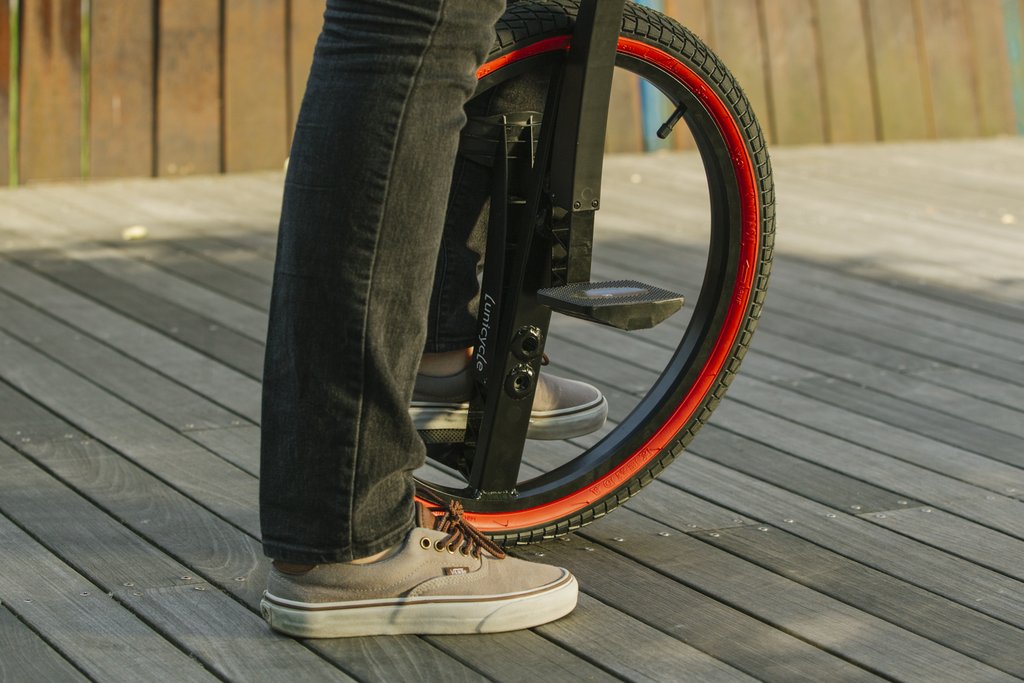 Inventist LC-1 Seatless Unicycle Lunicycle