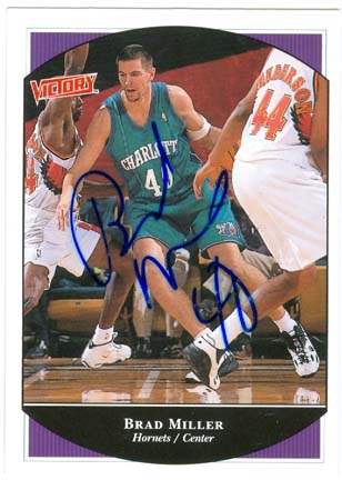 Autograph Warehouse 42983 Brad Miller Autographed Basketball Card Charlotte Hornets 1999 Upper Deck Victory No .28