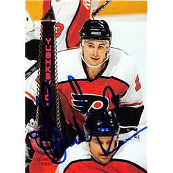 Autograph Warehouse 224152 Dimitri Yushkevich Autographed Hockey Card - Philadelphia Flyers 1994 Pinnacle - No. 227