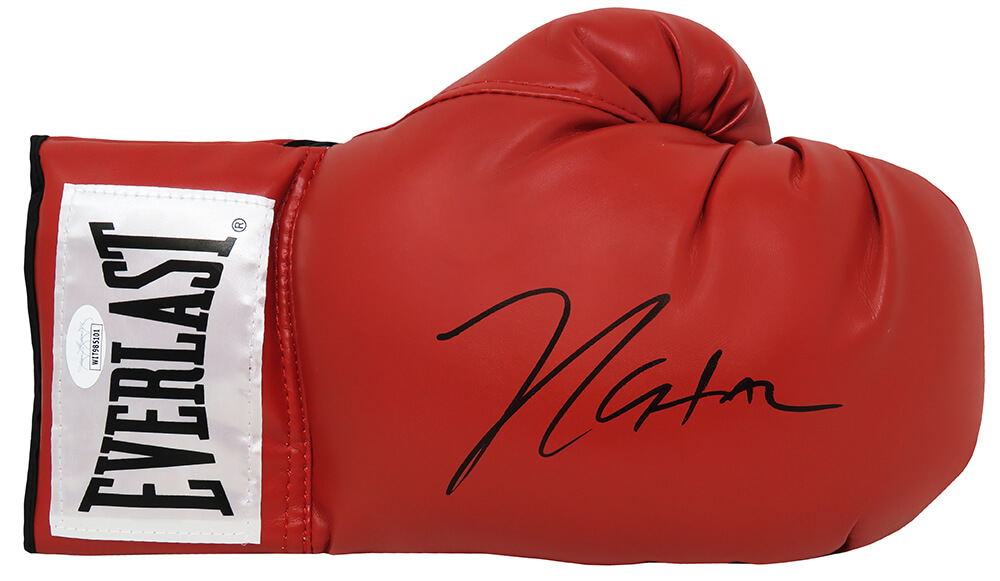 Schwartz Sports Memorabilia CHAGLV505 Julio Cesar Chavez Signed Everlast Boxing Glove, Red - JSA Authentication