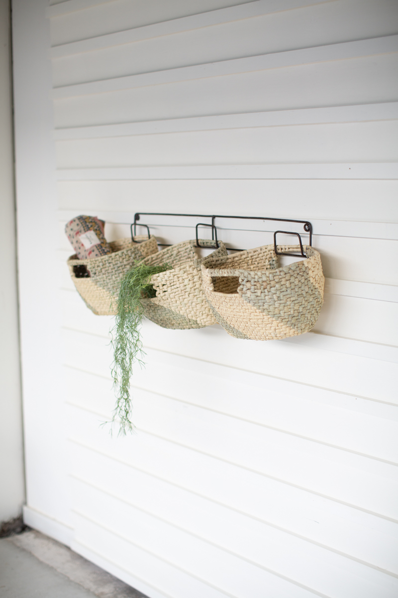 Kalalou A6121 11 x 43 x 12 in. Hanging Woven Seagrass Baskets on Recycle Metal Frame - Set of 3