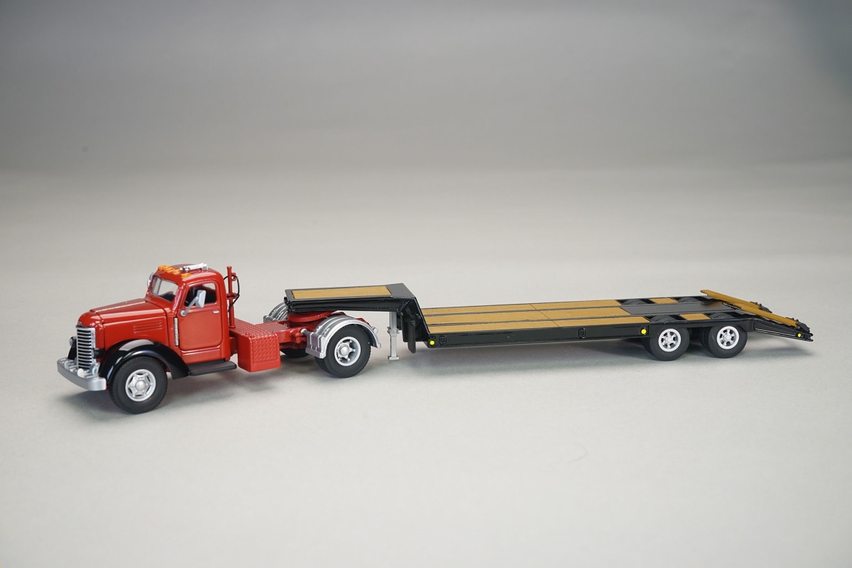 INDUSTRIA 1-50 Scale KB-8 Truck with Lowboy Trailer