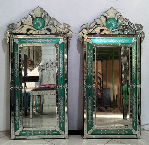 Standalone 47.24 in. Tall Striking Venetian Style Mirror with Seafoam Border&#44; Clear