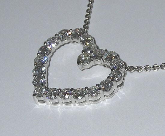 Glitter 5.01 CT Love Heart Style Pendant Diamonds Women Necklace