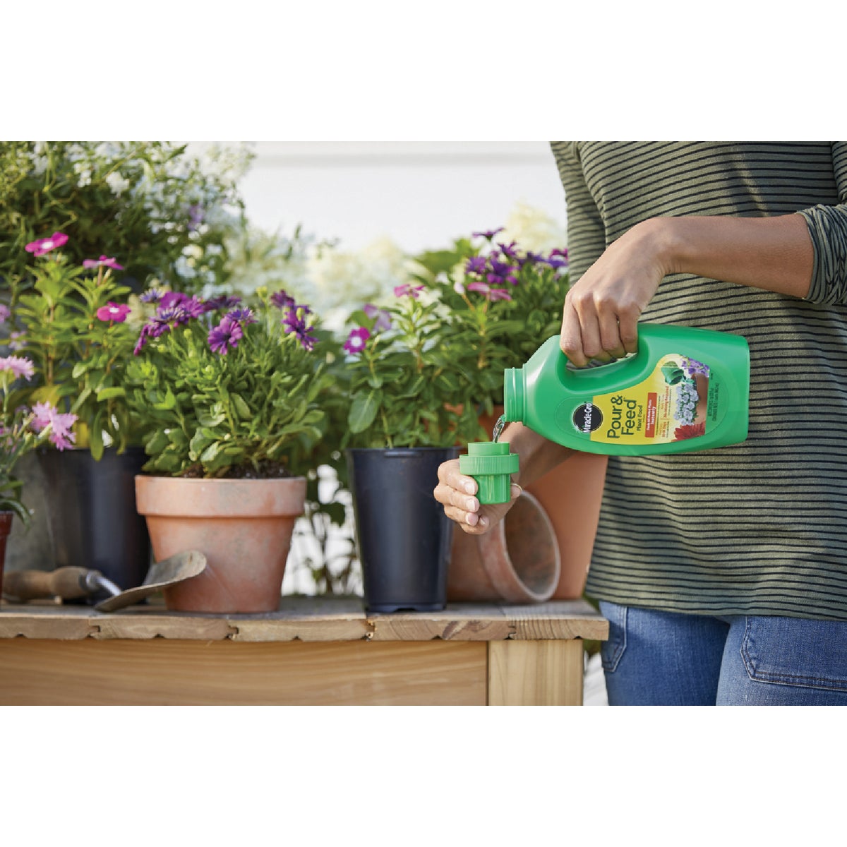 Pour & Feed Miracle-Gro 3006002 Miracle-Gro Pour & Feed 32 Oz. Liquid Plant Food 3006002