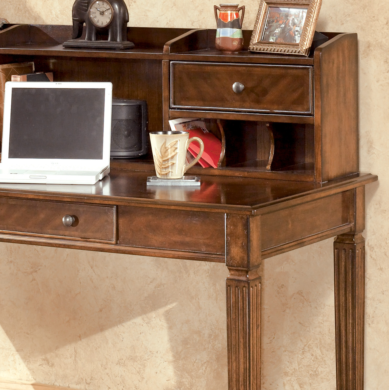 Furnituremaxx Hamrown Medium Brown Home Office Short Desk With Hutch
