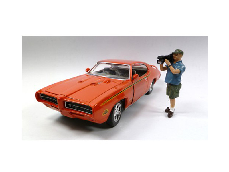 American Diorama Camera Man Norman Figure For 1:24 Scale Diecast Car Models by American Diorama