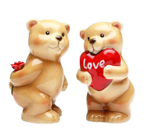 Appletree Designs Cosmos Valentines Day Heart Love Bear Salt and Pepper Shakers Set