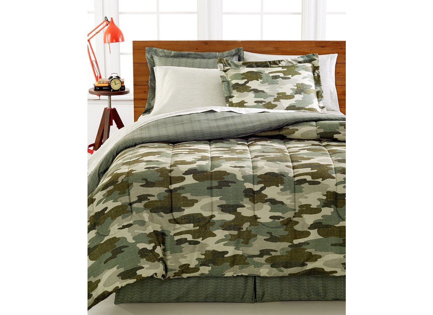Military Living Green Camouflage Hunting Military Boys Queen Comforter Set (8 Piece Bed In A Bag)
