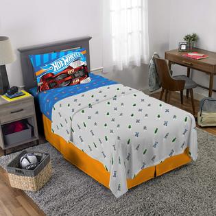 Mattel Hot Wheels Cars Boys Reversible Twin Comforter, Sheets & Bonus