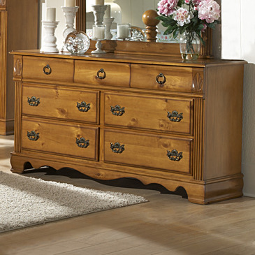 Homelegance Archdale 7 Drawer Dresser In Warm Honey Pine