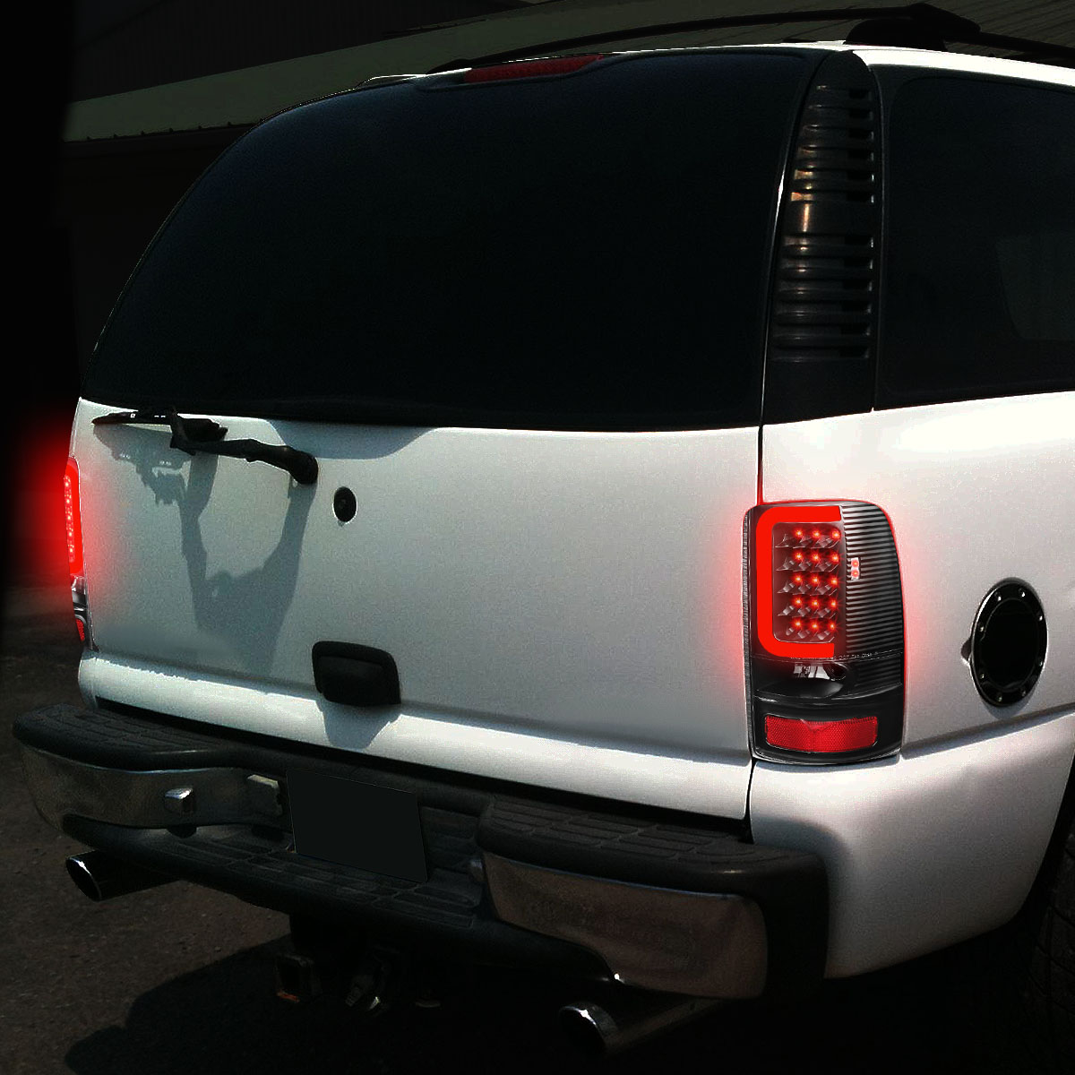 Dna Motoring For 00 06 Yukon Suburban Tahoe Gmt 800 Pair Of Dna Motoring For 00 06 Yukon Suburban Tahoe Gmt 800 Pair Of Black Housing Clear Lens Led Brake Tail Lights 01 02 03 04 05