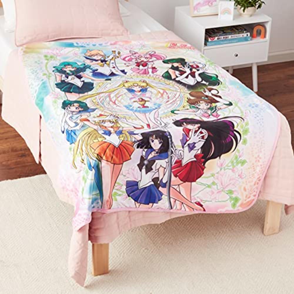 Great Eastern Entertainment Sailor Moon S Throw Blanket, Multicolor