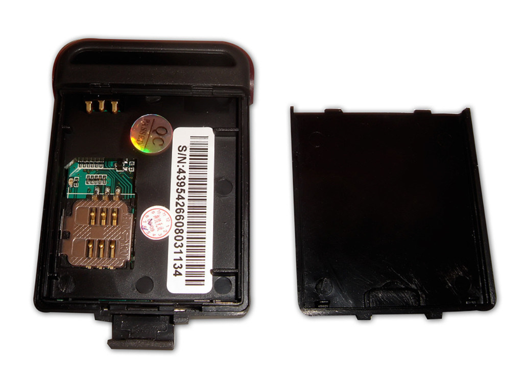ElectroFlip Hard Wire Mini Spy GPS Tracking Device Surveillance Cars Trucks Motor(D0102H70TBA.)