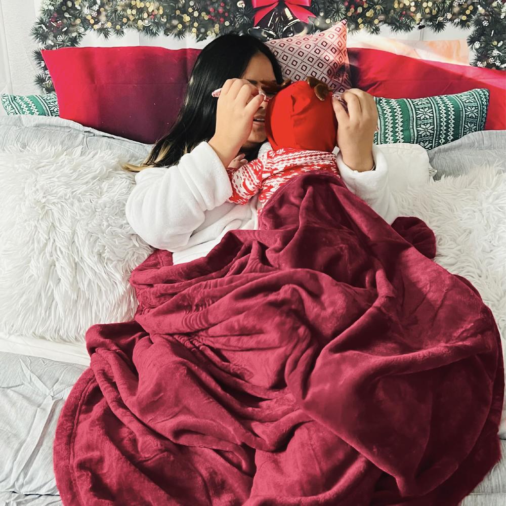 Bedsure Fleece Blankets King Size Burgundy - Bed Blanket Soft Lightweight Plush Cozy Fuzzy Luxury Microfiber, 108x90 inches