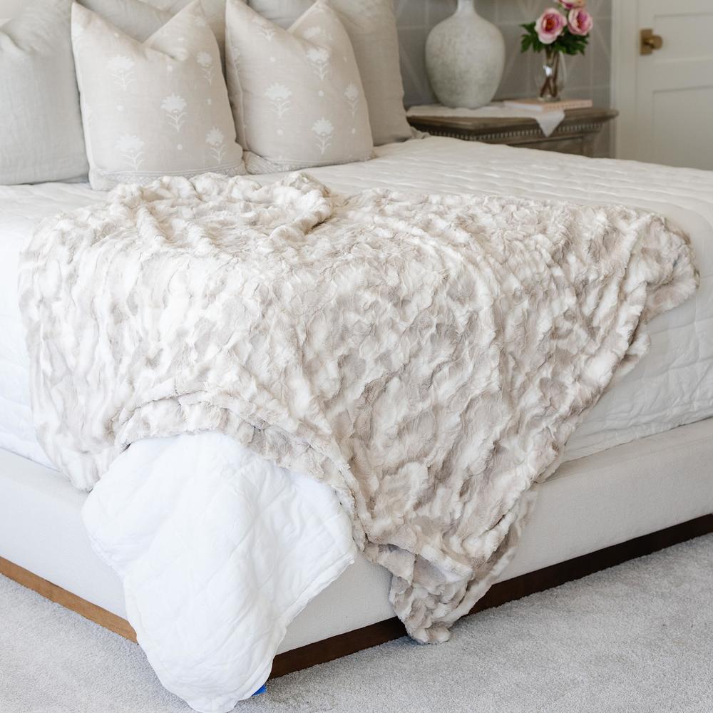 GRACED SOFT LUXURIES Oversized Throw Blanket Warm Elegant Softest Cozy Faux Fur Decorative, Comfy, Cozy, Warm Blanket 60" x 80",