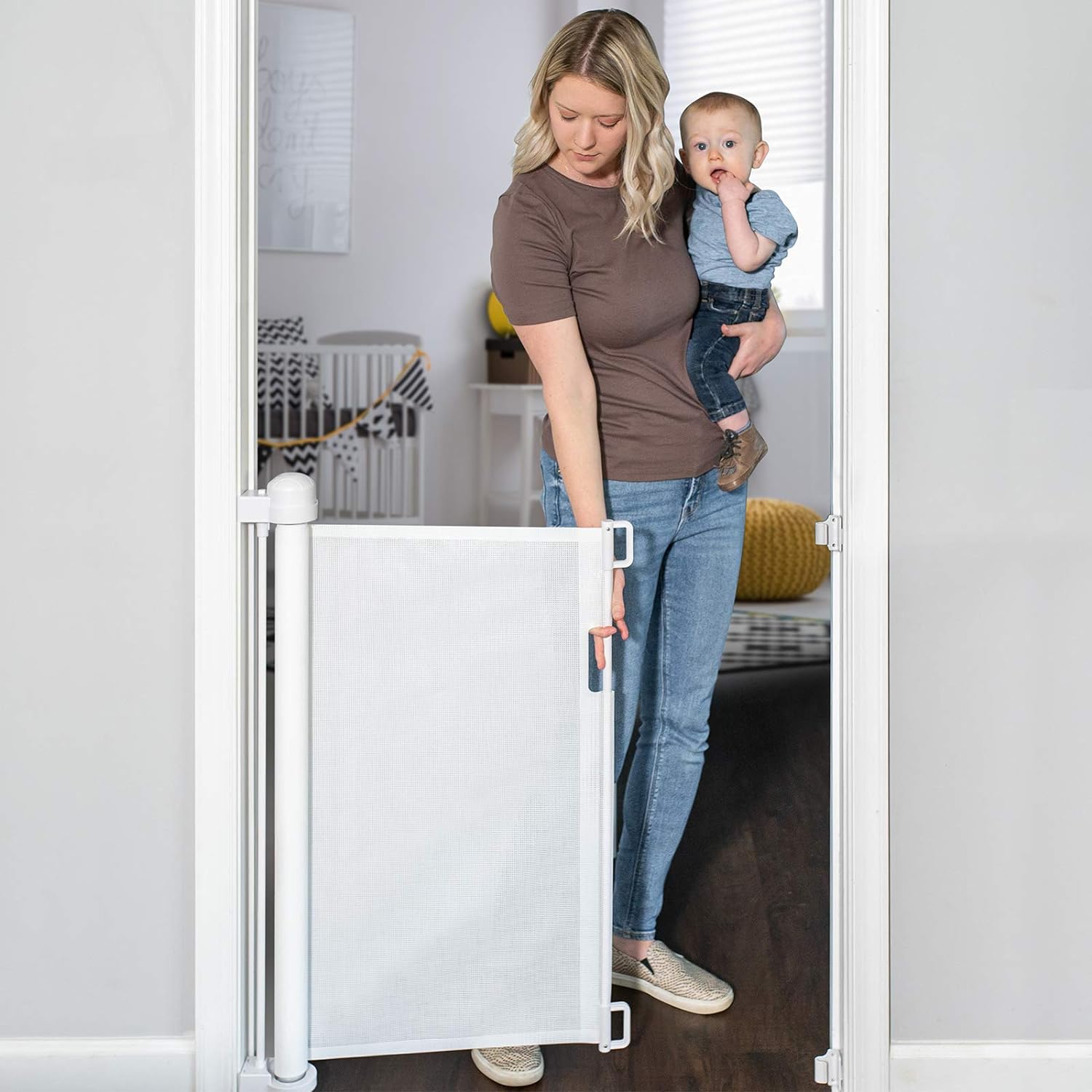 Yoofor Retractable Baby Gate, Extra Wide Safety Kids or Pets Gate, 33&#226;&#128;&#157; Tall, Extends to 55&#226;&