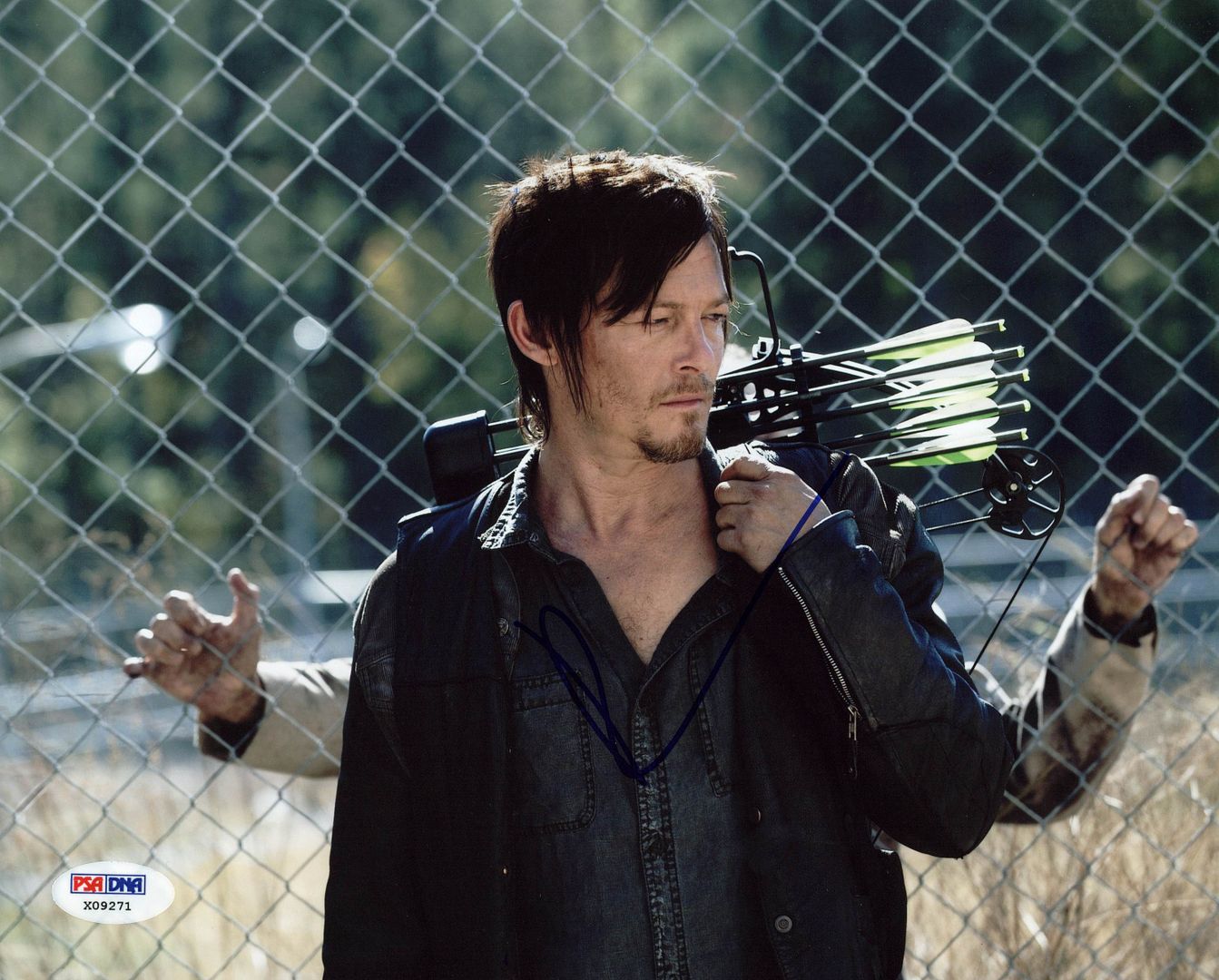 Press Pass Collectibles NORMAN REEDUS THE WALKING DEAD SIGNED AUTHENTIC 8X10 PHOTO PSA/DNA #X09271