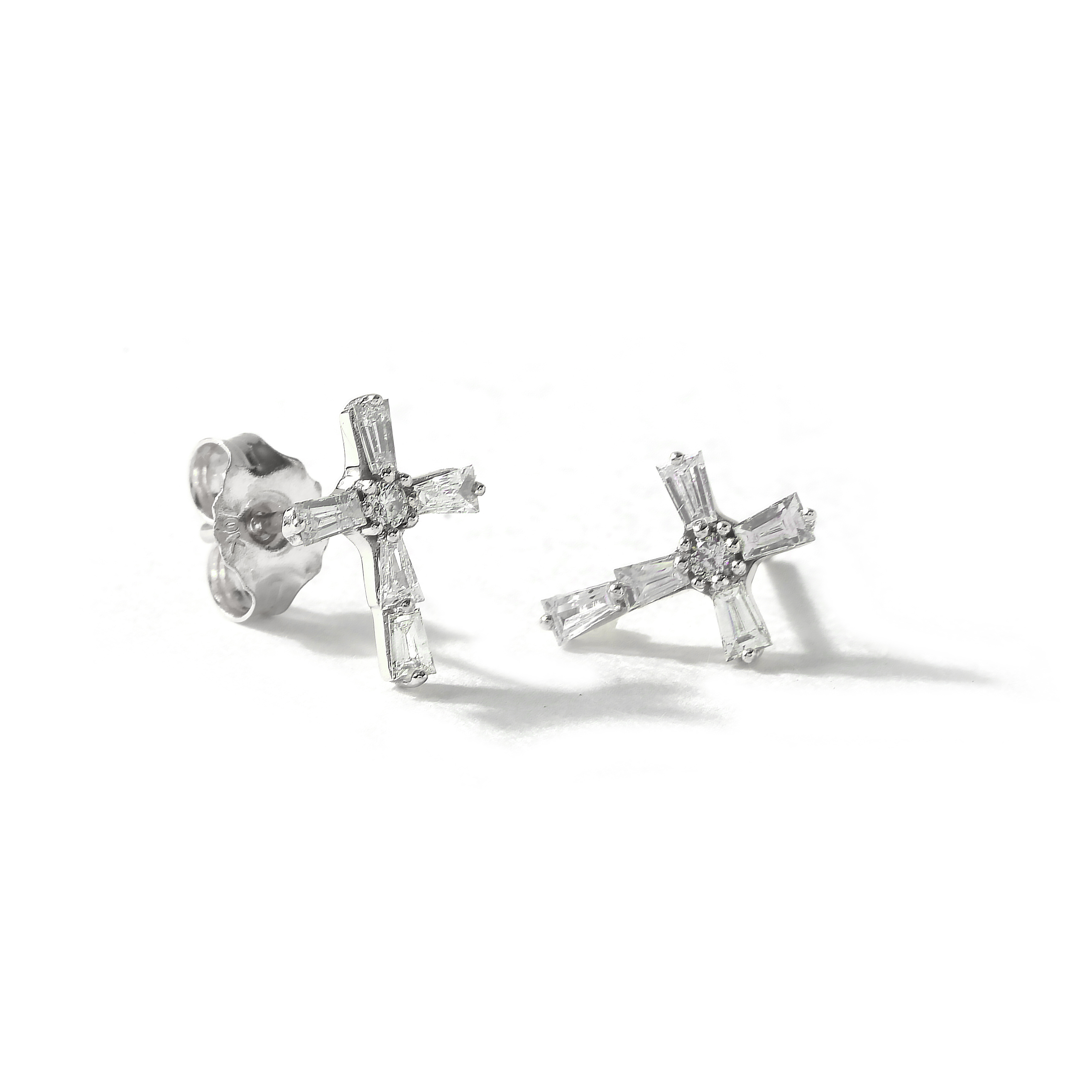 Amouria 10k White Gold 1/5Ct TDW Tapered and Round Diamond Cross Stud Earrings