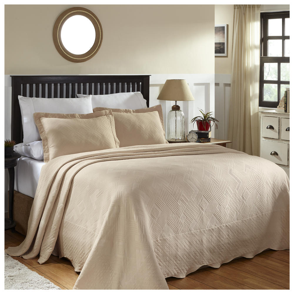 Blue Nile Mills 100% Cotton Geometric Fret Scalloped Bedspread Set