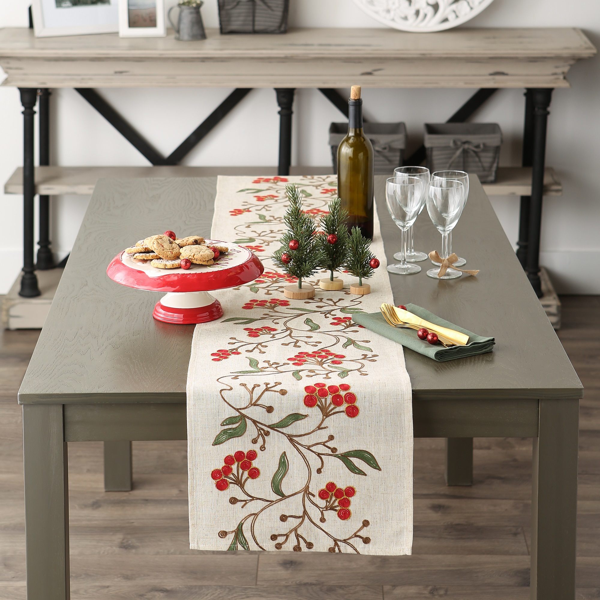 Design Imports DII Winter Berries Embroidered Table Runner 14x70