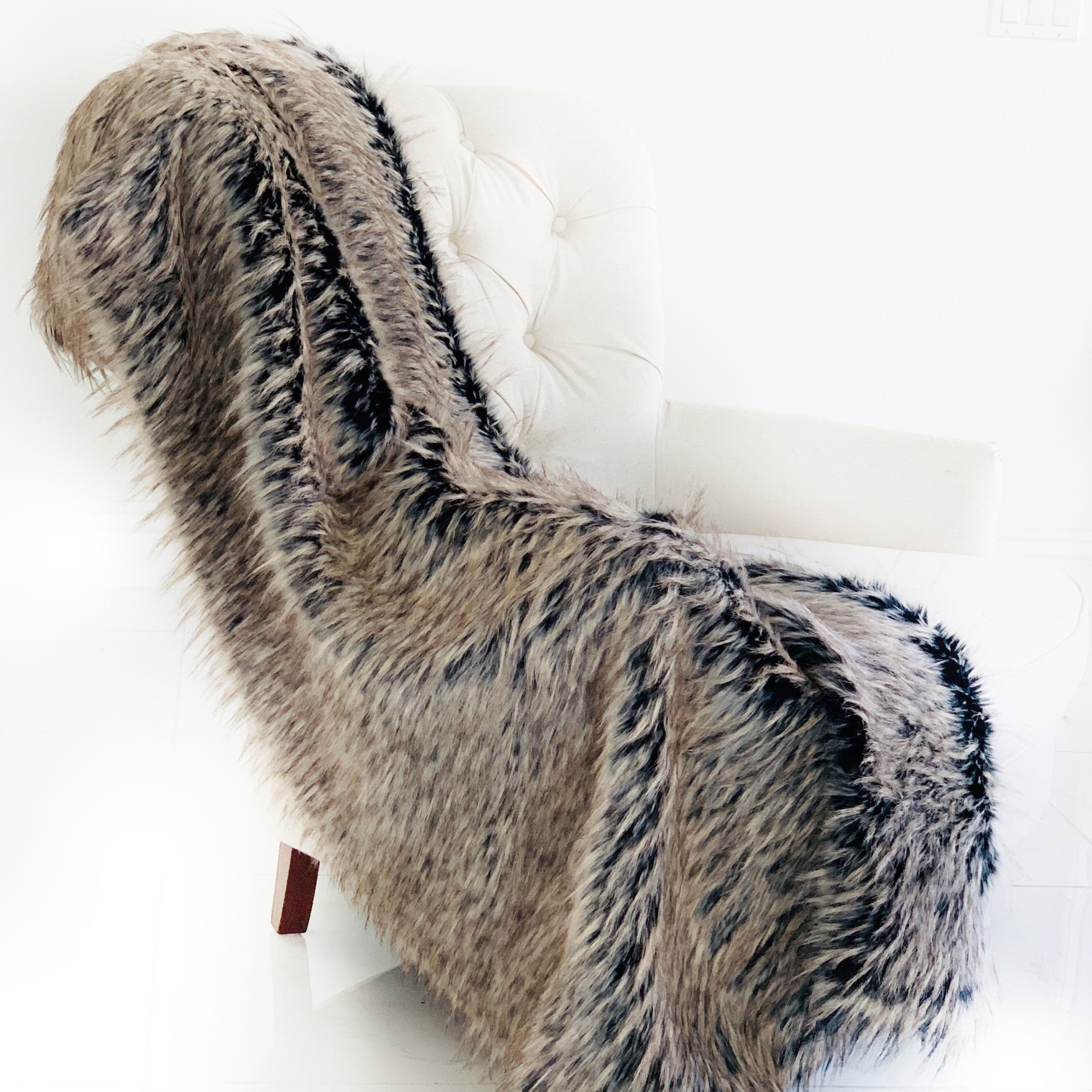 Plutus Foxy Brown Gray Plush Handmade Luxury Faux Fur Throw Blanket 102l X 116w California King Gray Plutus Foxy Brown Gray Plush Handmade Luxury Faux Fur Throw Blanket 102l X 116w California King Gray