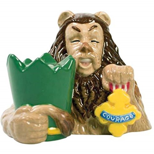 WL 3.25 Inch Wizard of Oz Lion and Courage Badge Salt and Pepper Shakers