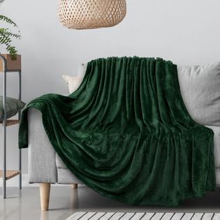 Pavilia PAVILIA Emerald Green Fleece Throw Blanket for Couch Dark