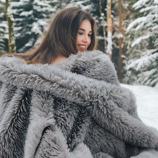 Bedsure Light Grey Fuzzy Faux Fur Blanket Soft, Thick Sherpa