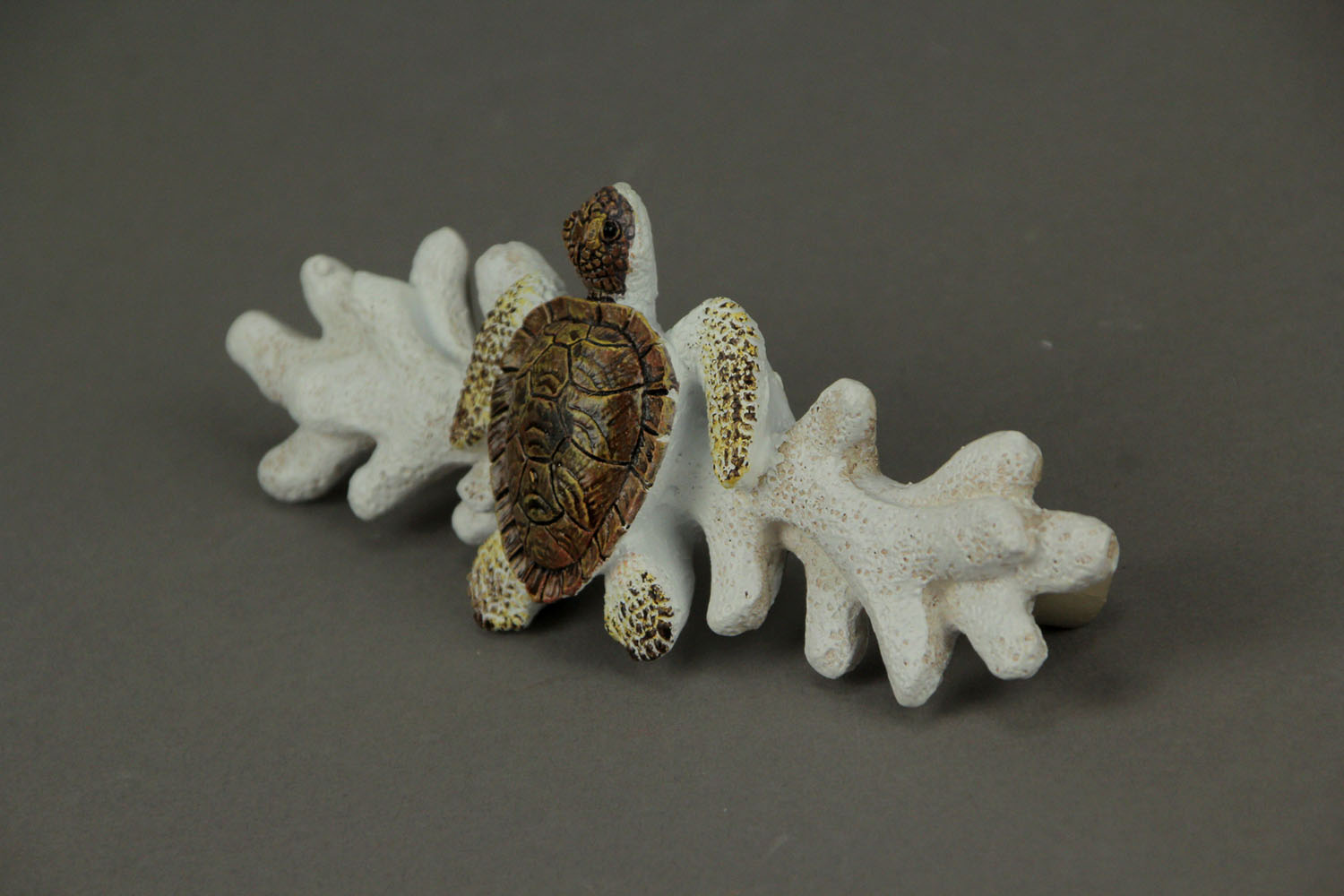 De Leon Collections Brown Sea Turtle On Coral Drawer Pull Handles Set Of 4