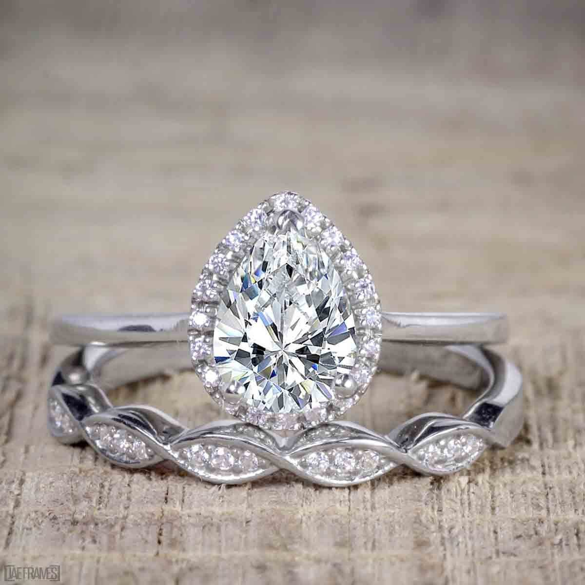 JeenJewels Best Seller Pear Cut 2.25 Carat Moissanite Diamond Wedding Trio Ring Set with 18k Gold Plating