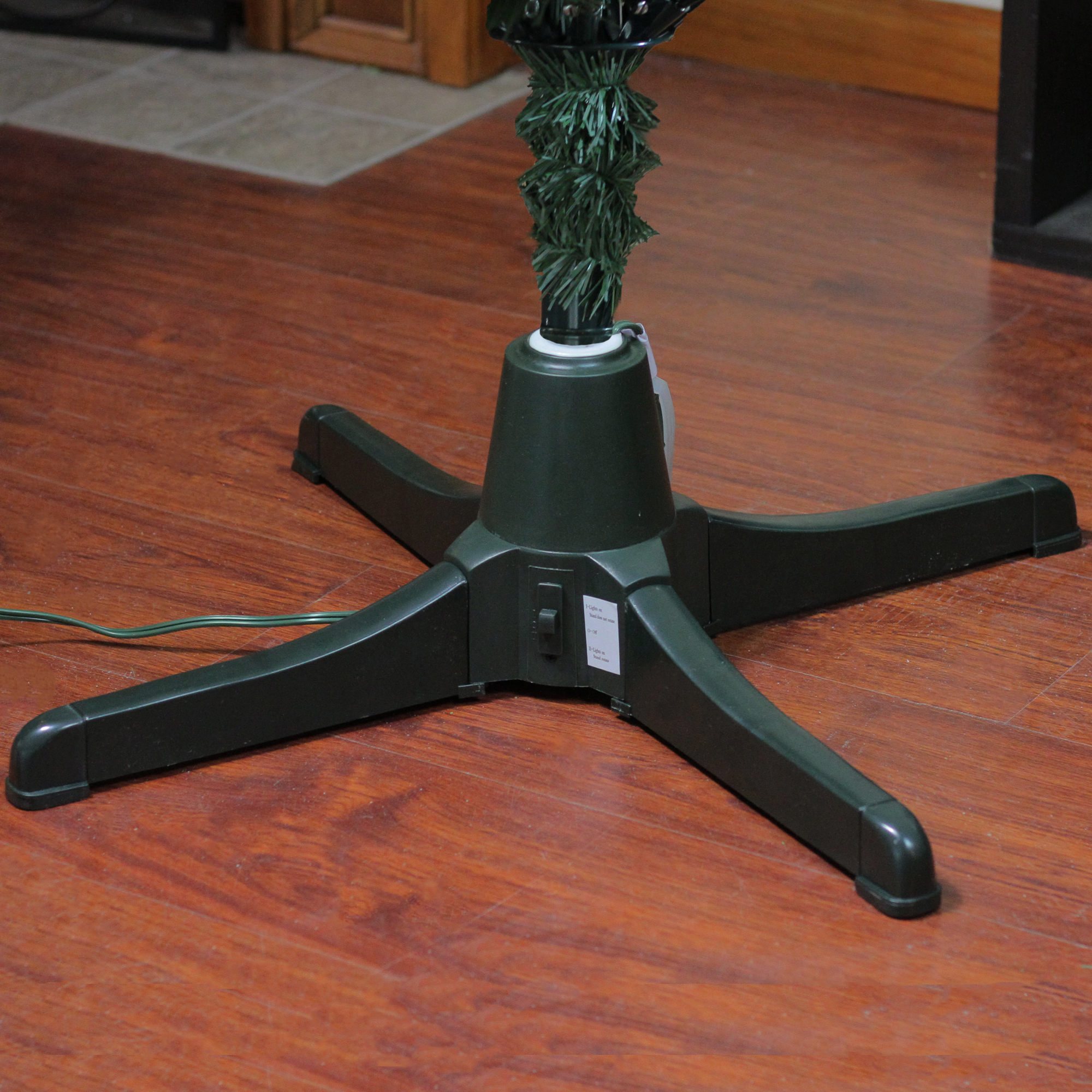 Northlight 19" Green 360 Degree Rotating Christmas Tree Stand for 7.5' Artificial Trees