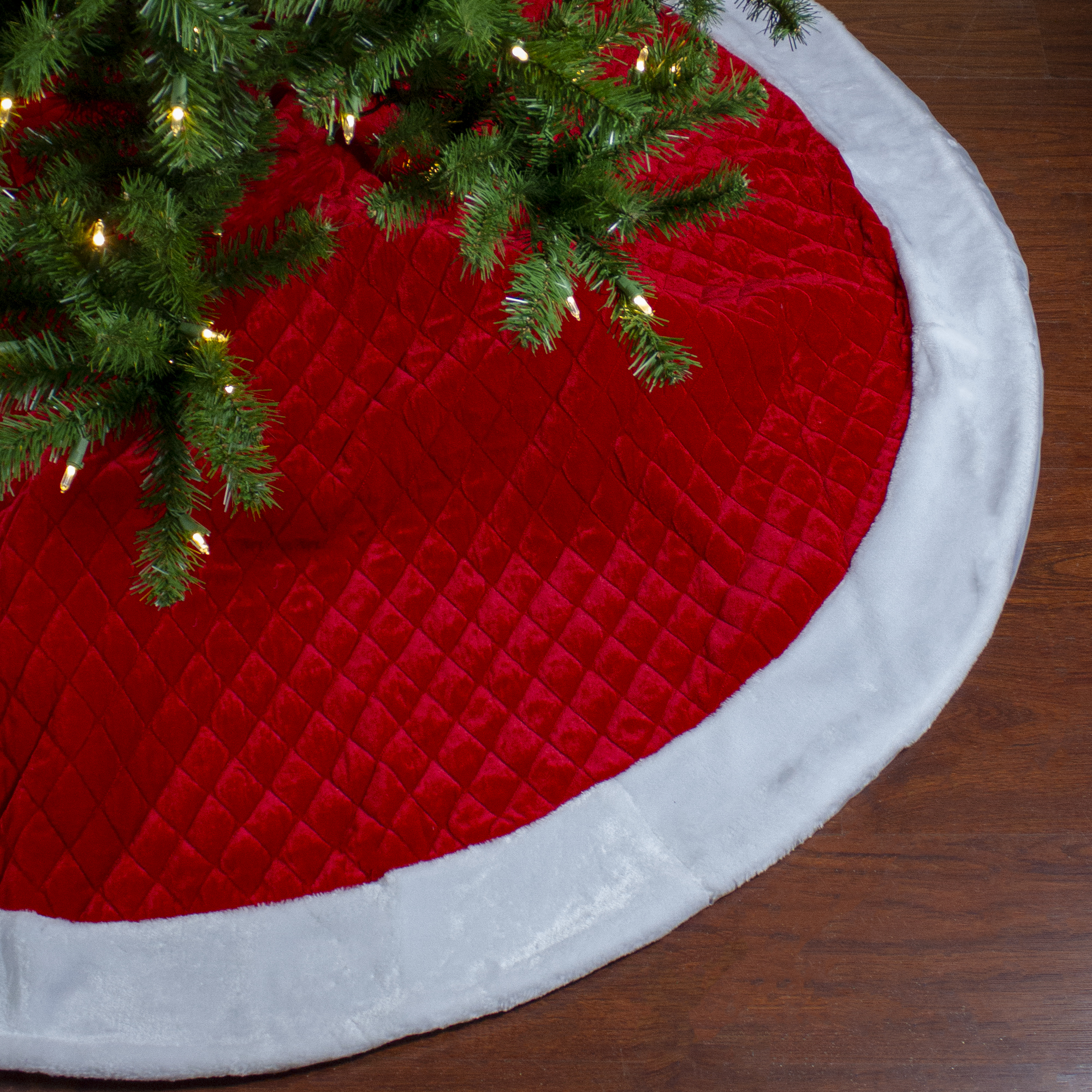 Northlight 72" Red and White Quilted Christmas Tree Skirt with Faux Fur Trim
