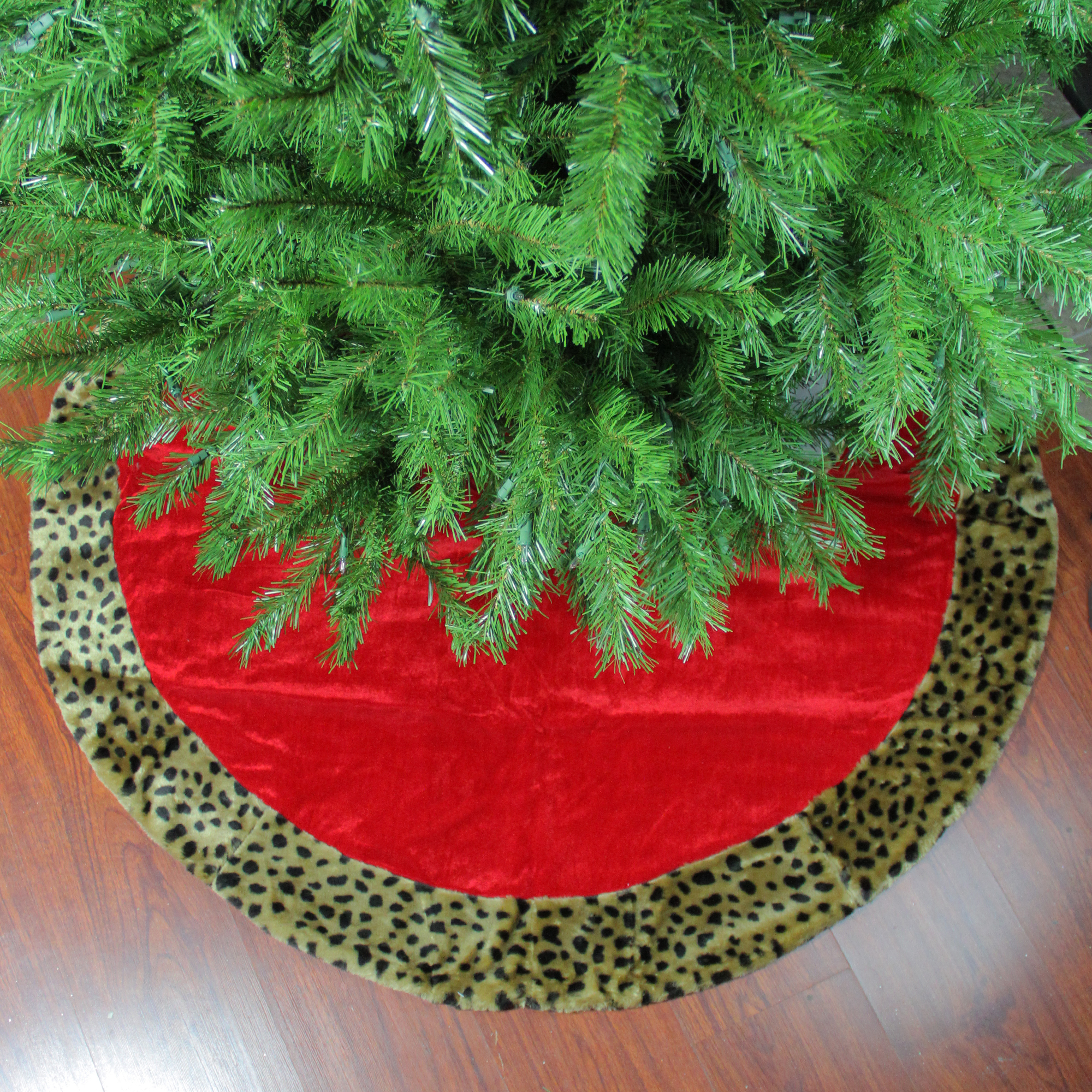 Northlight 48" Red Velveteen with Cheetah Print Border Christmas Tree Skirt