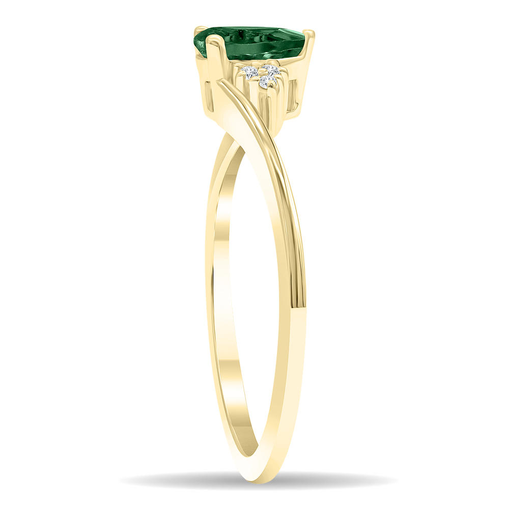 szul.com Women's Pear Shaped Emerald and Diamond Tierra Ring in 10K Yellow Gold