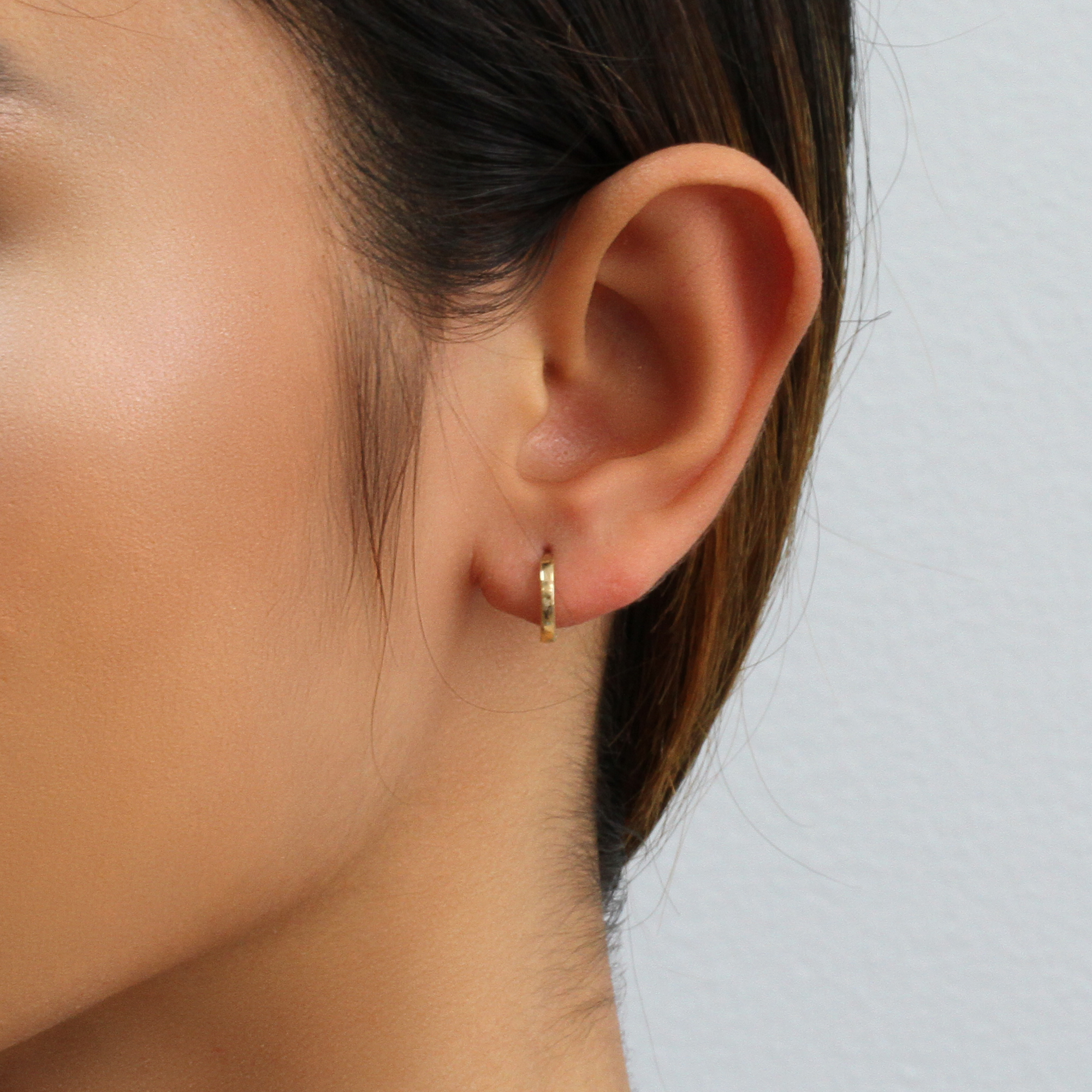 Doubleaccent 14k Gold Huggie Earrings 2mm Plain Yellow Doubleaccent 14k Gold Huggie Earrings 2mm Plain Yellow Hoop