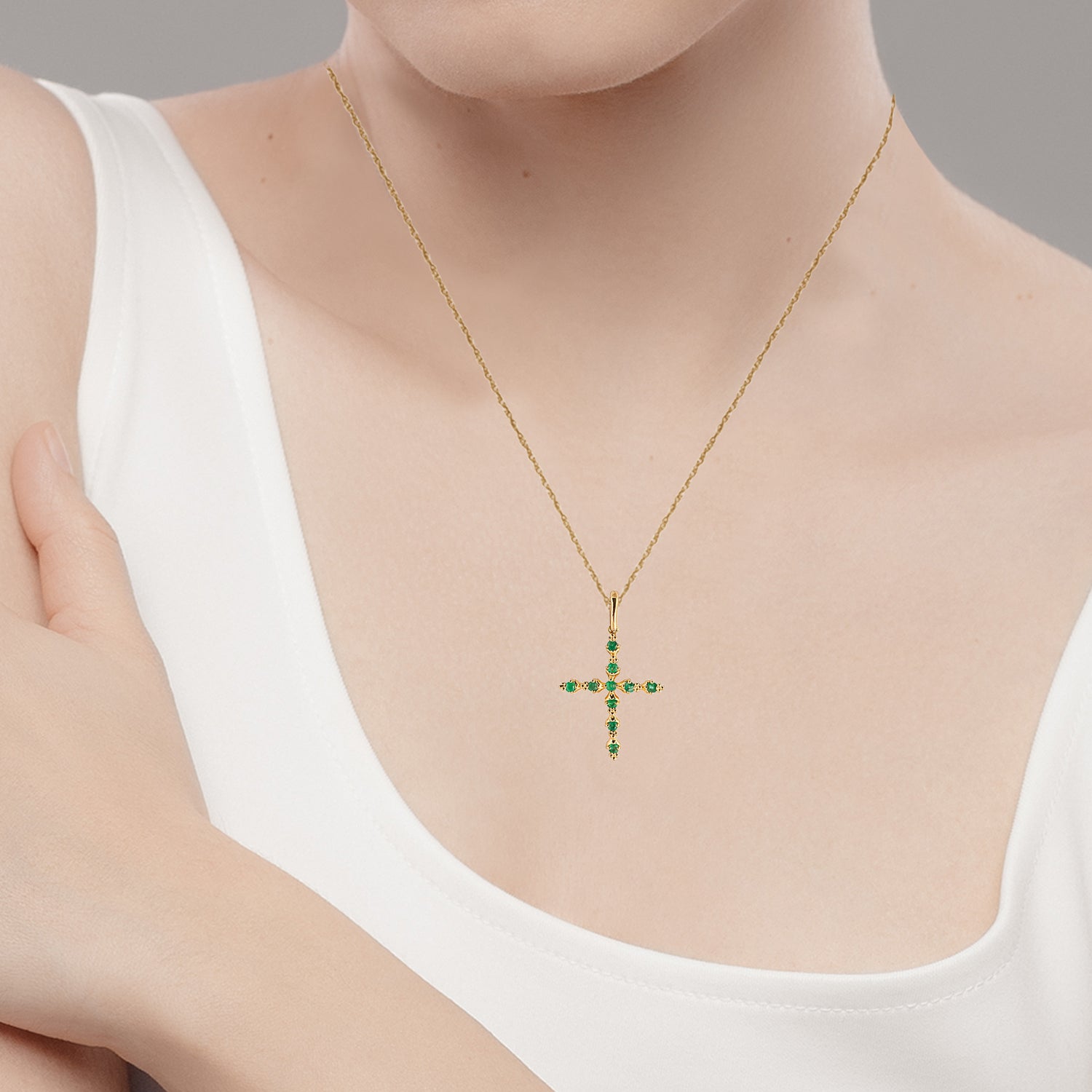 Viducci 10k Yellow Gold Genuine Emerald Cross Pendant Necklace