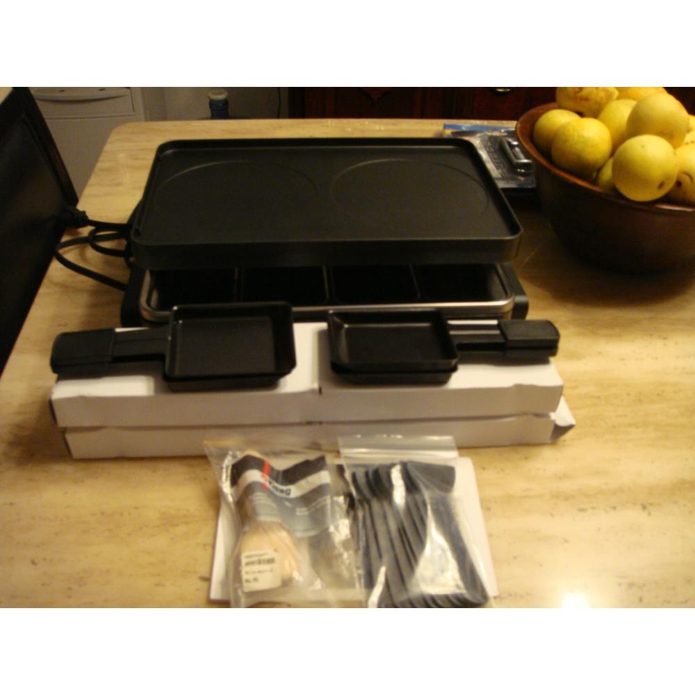 Swissmar KF-77041 gourmet 8-Person Raclette grill, Black with Mini Tool Box (fs)
