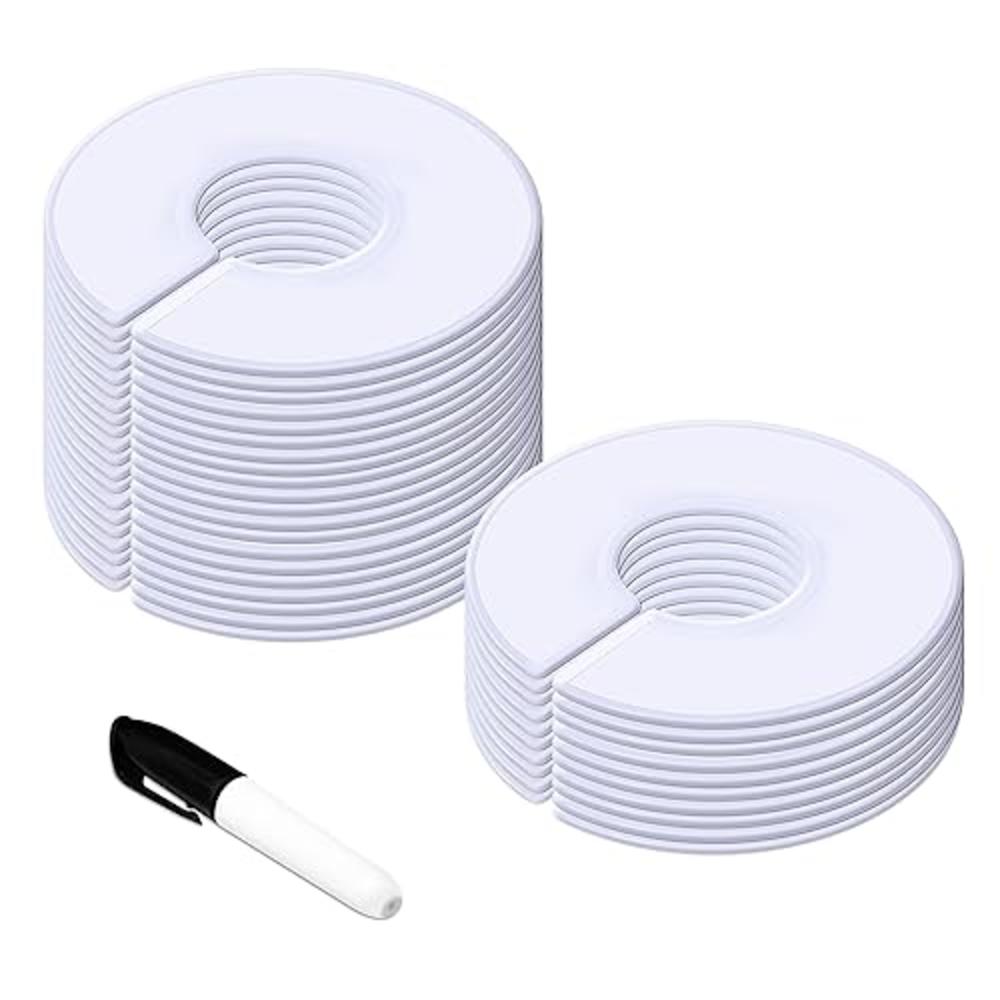 Zwart-witte Dameskleding Aan Hangers Op Een Rek in Een Modewinkel Stock Zwart-witte Dameskleding Aan Hangers Op Een Rek in Een Modewinkel Stock