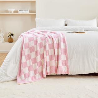 CozeCube Checkered Blanket, Ultra Soft Cozy Pink Checkered Throw